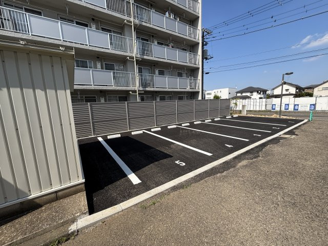 アールリエット武蔵境クラフトの駐車場
