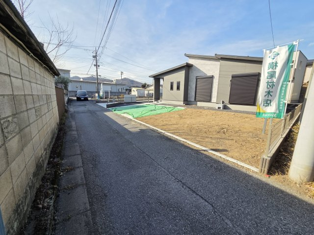 新築　クライン桐生市広沢町第2期　2号棟の前面道路含む現地写真|現地写真　南東側前面道路幅員約4.3ｍ