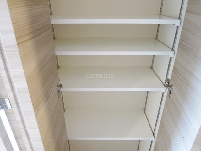 ライトテラス赤羽の収納|キッチン横の収納です☆