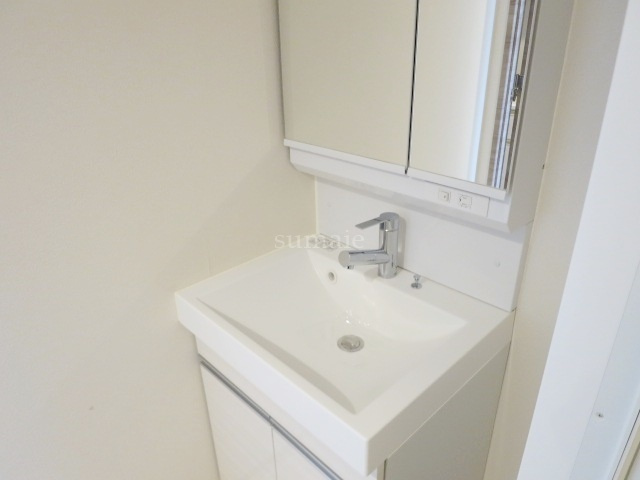 ライトテラス赤羽の洗面所|嬉しい独立洗面台付きです☆