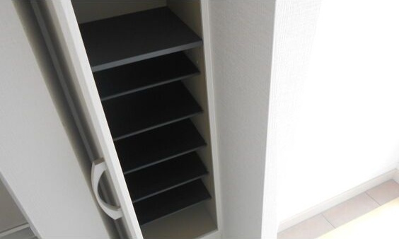 ジュネスコートの玄関