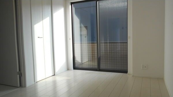 ジュネスコートの居間・リビング