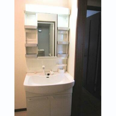 ルーラル上津壱番館の洗面所|脱衣スペースもあります