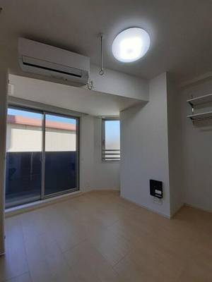 【居間・リビング】 | グランドモンド羽田 | こちらの居間で趣味の時間をお楽しみください