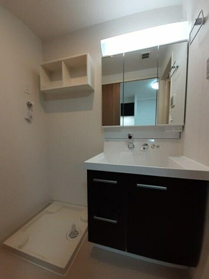 【洗面所】 | グランドモンド羽田 | 広い洗面スペース