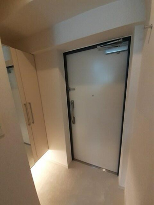 【玄関】 | グランドモンド羽田 | 明るい玄関です