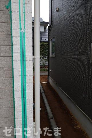 《仲介手数料無料》桜区栄和１丁目17-25新築一戸建てハートフルタウンの外観|物件の右側との境界