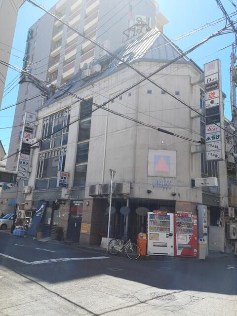 アドレスビルの外観