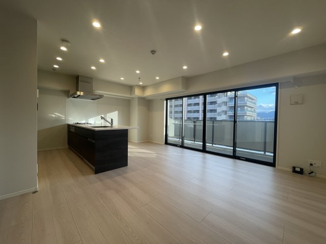 ランドアーク長丘の居間・リビング|南向きなので陽当たり良好です☆居心地が良いリビングになりそうですね♪