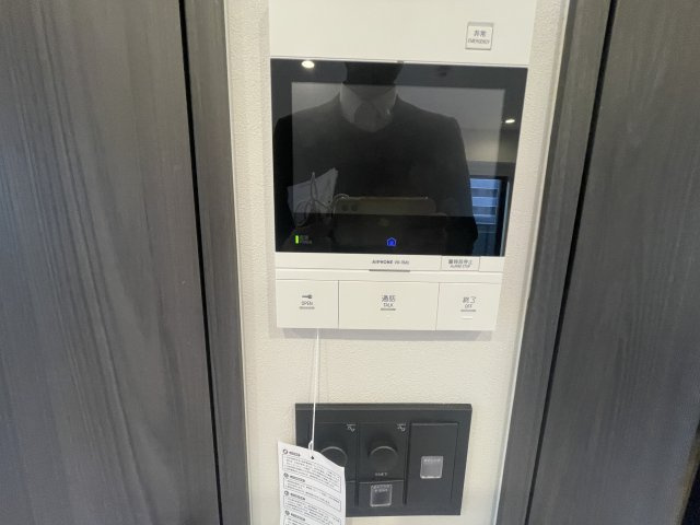 ランドアーク長丘の防犯設備|テレビモニター付きインターホンなので安心ですね☆