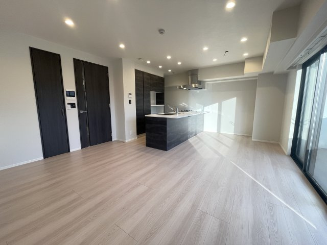 ランドアーク長丘の居間・リビング|広々としたリビングなので家族団らんの時間も増えそうですね♪