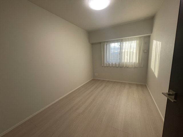 ランドアーク長丘の洋室|子供部屋や書斎によさそうです☆