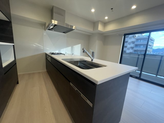 ランドアーク長丘のキッチン|システムキッチンはお掃除しやすくていいですよ♪