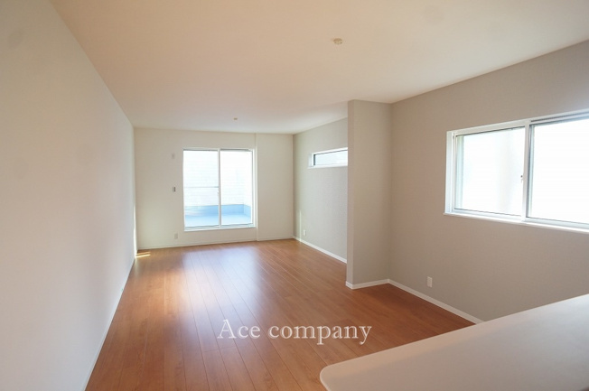 【居間・リビング】 | 八尾市南亀井町2丁目 | 【LDK：広々20帖！】