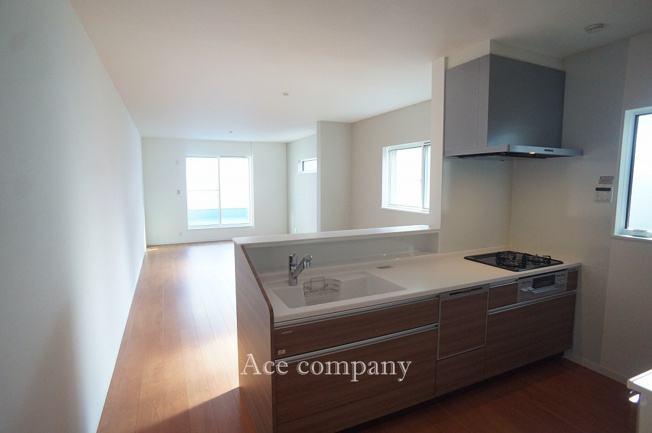 【居間・リビング】 | 八尾市南亀井町2丁目 | 【LDK：広々20帖！】