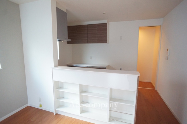 【キッチン】 | 八尾市南亀井町2丁目 | 対面式のカウンターキッチン♪下部は収納棚になっています♪