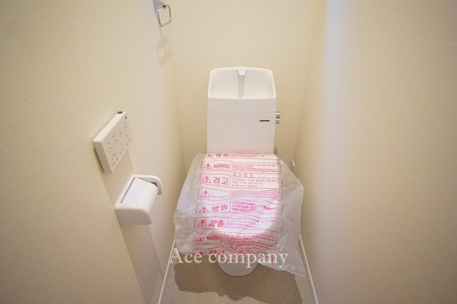 【トイレ】 | 八尾市南亀井町2丁目 | トイレは1階と2階の各階に完備♪ともに同仕様のシャワートイレです☆