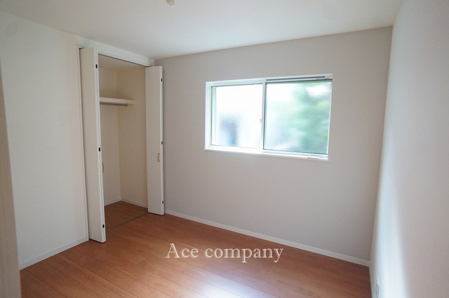 【子供部屋】 | 八尾市南亀井町2丁目 | 【1階：東側洋室5.3帖】クローゼット完備です♪