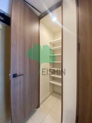 【玄関】 | LANDIC PREMIUM HAKATA(ランディックプレミアムハカタ) | 下駄箱もしっかりついてます！