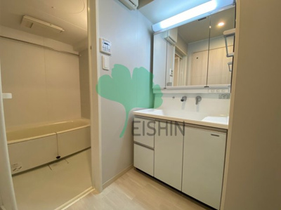 【洗面所】 | コンソラトゥール博多 | 三面鏡付きシャンプードレッサーです！