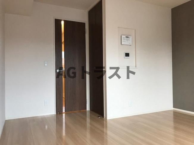 【居間・リビング】 | フローラ | ゆったりした洋室です