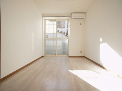 【居間・リビング】 | T.Mフォンティーヌ | 快適に過ごせるエアコンが付いています♪