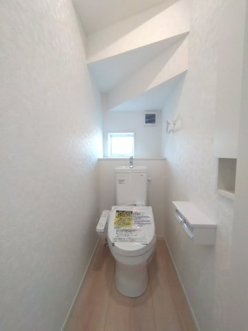 水戸市渡里町　第5のトイレ|トイレ～お気に入りのカバーやマット・スリッパを置いて快適に！！（同施工物件）