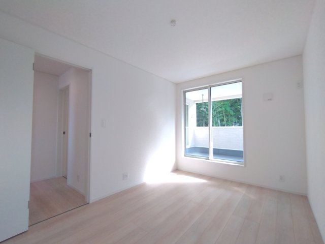 水戸市渡里町　第5の洋室|洋室です。いつかは子供部屋として使いたい...お子様の成長に合わせて机やベッドを配置し将来を見越しての住まいを～（同施工物件）