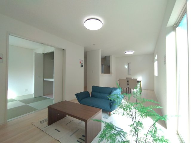 水戸市渡里町　第5の居間・リビング|リビングです。一日の長い時間を過ごすリビング♪自然と家族が集まれる空間！家族団らんの時間を優しく見守るリビング～（同施工物件）