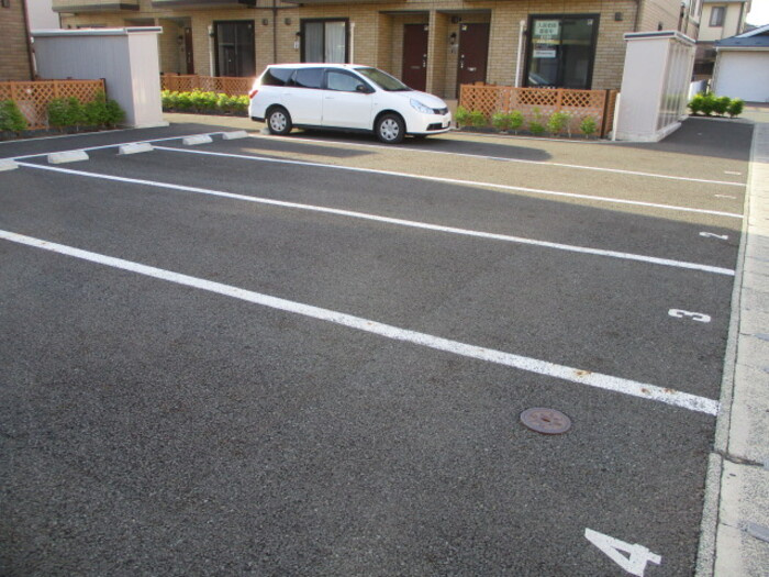 クレアトールＫ　Ⅰの駐車場