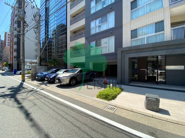 コンソラトゥール博多の駐車場