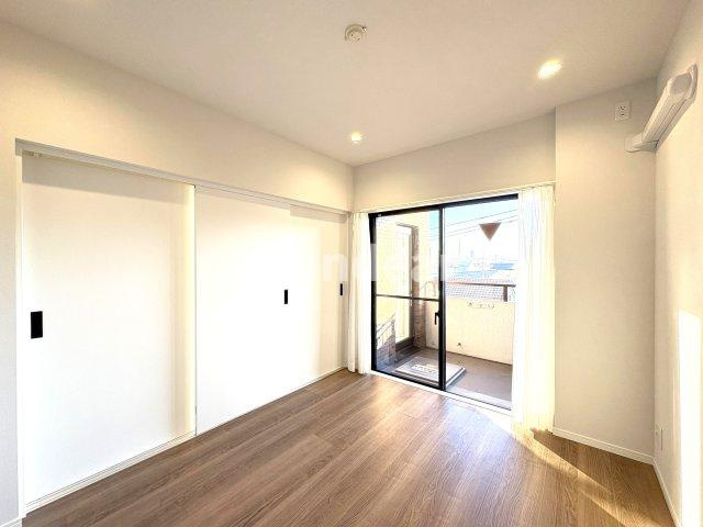 ライオンズマンション西新井本町の居間・リビング|ドキドキの新生活も、安心してスタート。ぴったりの住まいを見つけませんか？クランディアが一緒に住まい選びをサポートします‼　まずは、お気軽にお問合せください　＃クランディア