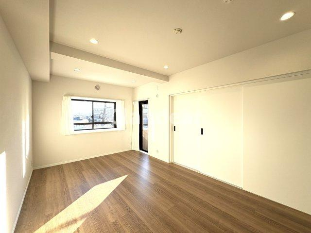 ライオンズマンション西新井本町の居間・リビング|ドキドキの新生活も、安心してスタート。ぴったりの住まいを見つけませんか？クランディアが一緒に住まい選びをサポートします‼　まずは、お気軽にお問合せください　＃クランディア