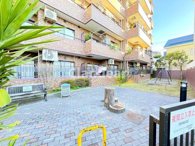 ライオンズマンション西新井本町の中庭|ドキドキの新生活も、安心してスタート。ぴったりの住まいを見つけませんか？クランディアが一緒に住まい選びをサポートします‼　まずは、お気軽にお問合せください　＃クランディア