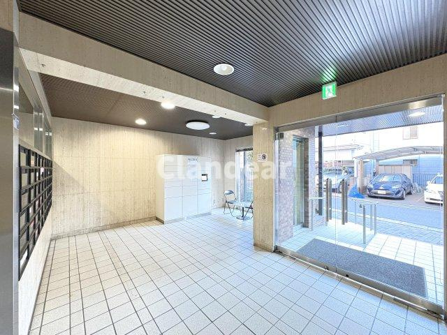 ライオンズマンション西新井本町のロビー|ドキドキの新生活も、安心してスタート。ぴったりの住まいを見つけませんか？クランディアが一緒に住まい選びをサポートします‼　まずは、お気軽にお問合せください　＃クランディア