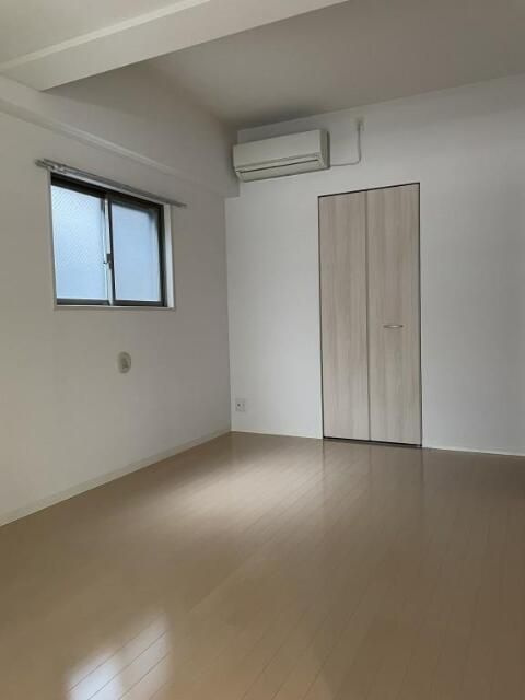 UPWARDの居間・リビング