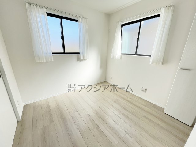 狭山市水野・全2棟　新築一戸建　B号棟　～大型パントリー～の洋室|洋室　4.5帖（東側）