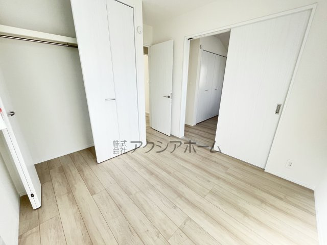 狭山市水野・全2棟　新築一戸建　B号棟　～大型パントリー～の洋室|洋室　4.5帖（東側）