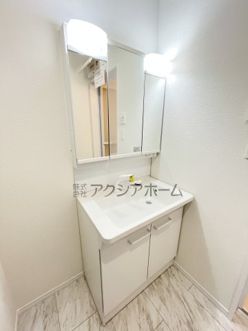 狭山市水野・全2棟　新築一戸建　B号棟　～大型パントリー～の独立洗面台