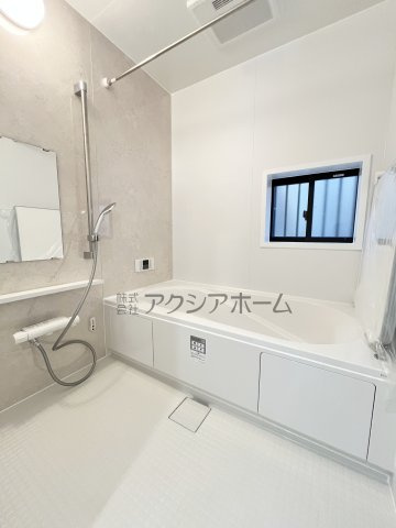 狭山市水野・全2棟　新築一戸建　B号棟　～大型パントリー～の浴室|1坪サイズ・浴室乾燥機付ユニットバスで一日の疲れを癒しましょう♪