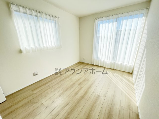 狭山市水野・全2棟　新築一戸建　B号棟　～大型パントリー～の寝室|洋室　6.5帖（東側）