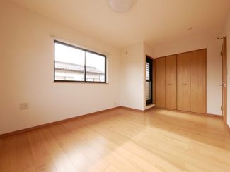 【洋室】 | 南アルプス市鏡中條　平成15年築中古戸建　内装一新 車3台 | 2階8帖洋室