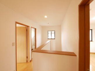 【その他】 | 南アルプス市鏡中條　平成15年築中古戸建　内装一新 車3台 | 2階階段廻り　