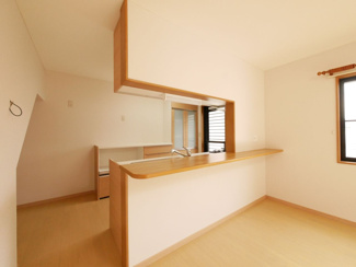 【内装】 | 南アルプス市鏡中條　平成15年築中古戸建　内装一新 車3台 | 便利なカウンターキッチン