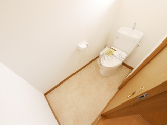 【トイレ】 | 南アルプス市鏡中條　平成15年築中古戸建　内装一新 車3台 | 2階トイレも交換済み　ウォシュレット付き