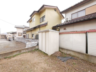 【庭】 | 南アルプス市鏡中條　平成15年築中古戸建　内装一新 車3台 | 物置付き