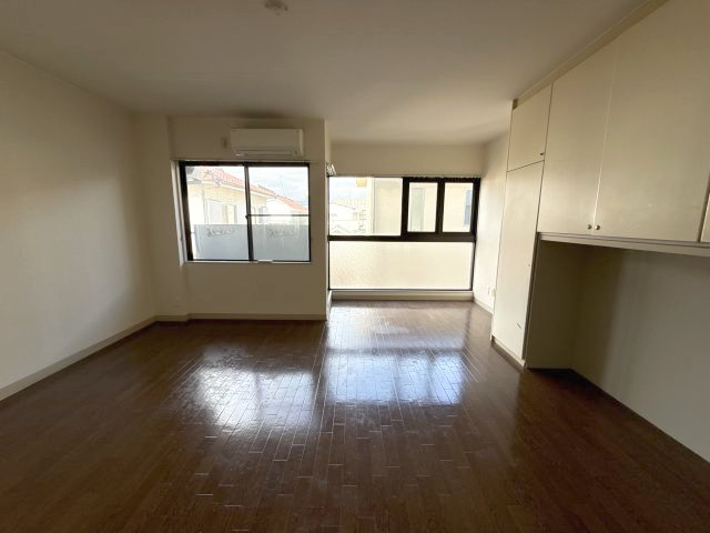 キャッスルコート南新在家の居間・リビング