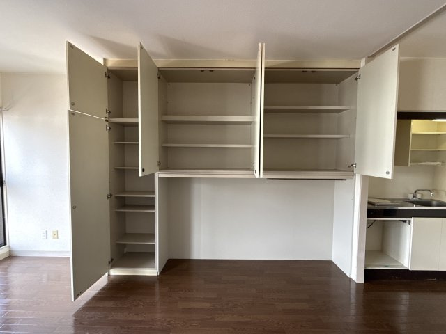 キャッスルコート南新在家の収納