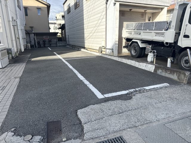 キャッスルコート南新在家の駐車場