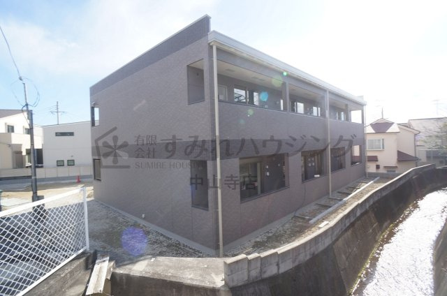 シャインヒルズの外観